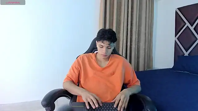Snapshot of Ithan_Hott chatting on 07-04-26, 03:45 Ithan Hott online show from 07-04-26, 03:45