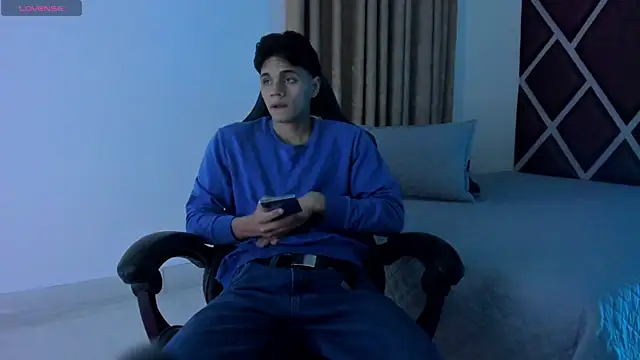 Snapshot of Ithan_Hott chatting on 07-05-26, 03:13 Ithan Hott online show from 07-05-26, 03:13