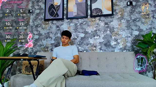 Maximiliano Young online show from 06-15-26, 01:24