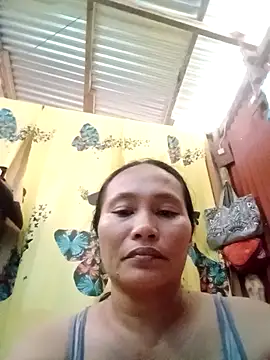 Snapshot of Queenslay chatting on 06-17-26, 02:14 Queenslay online show from 06-17-26, 02:14
