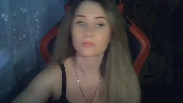 Snapshot of KiraKisskis chatting on 06-14-26, 05:37 KiraKisskis online show from 06-14-26, 05:37