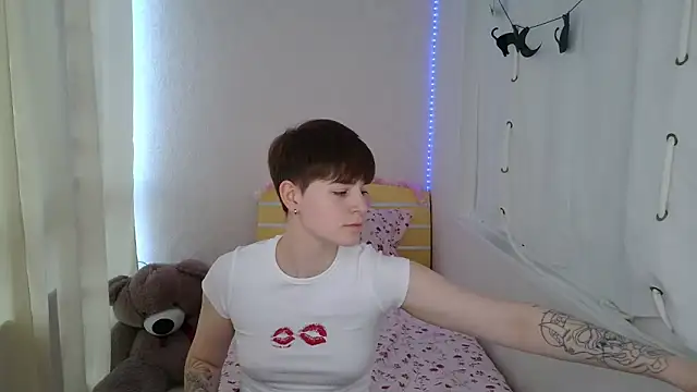 EmyHills online show from 06-12-26, 02:38
