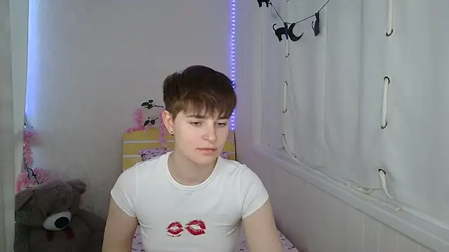 EmyHills online show from 06-13-26, 04:16