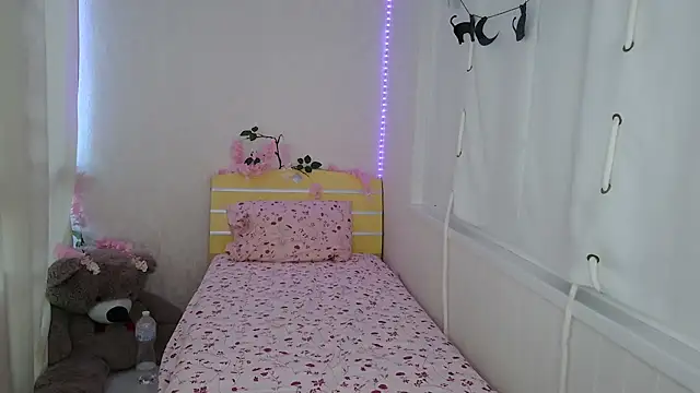 EmyHills online show from 06-14-26, 03:58