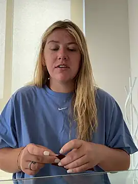 allyanalangell online show from 07-18-26, 05:39