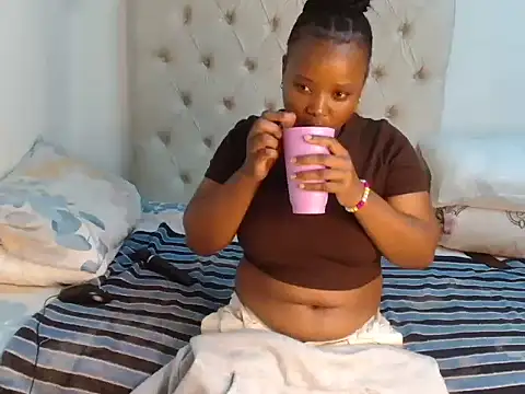 Snapshot of Lihle_00 chatting on 06-13-26, 06:50 Lihle 00 online show from 06-13-26, 06:50