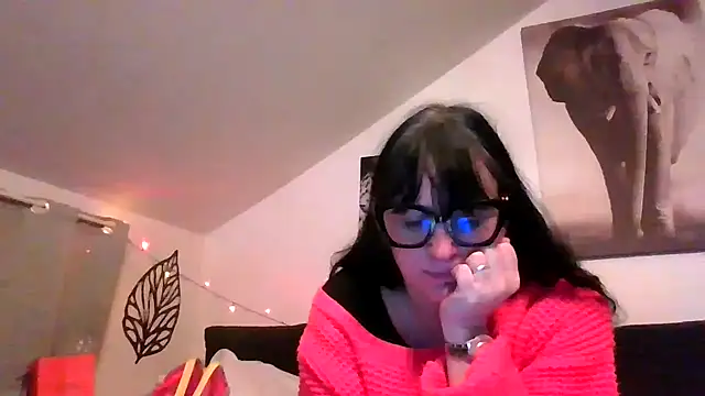 Snapshot of sexujuly88 chatting on 01-12-26, 09:53 sexujuly88 online show from 01-12-26, 09:53