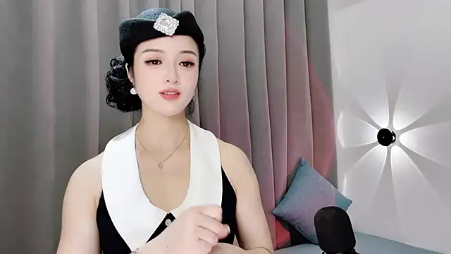 Momo-Wow online show from 06-18-26, 09:14