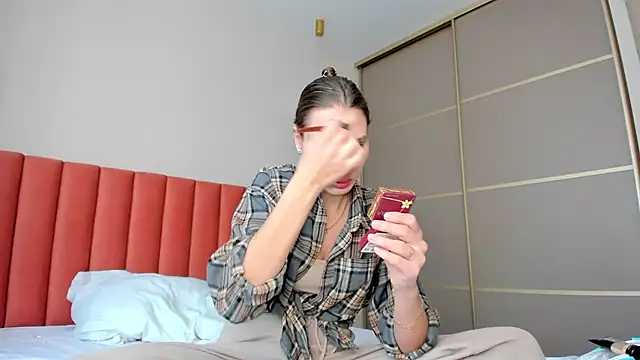 SofiClimbing online show from 12-25-24, 05:37