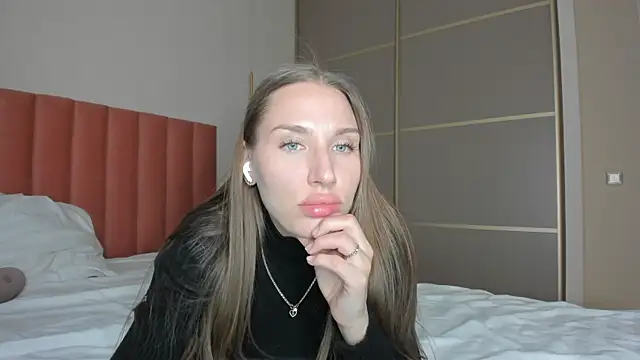 SofiClimbing online show from 12-31-24, 01:19