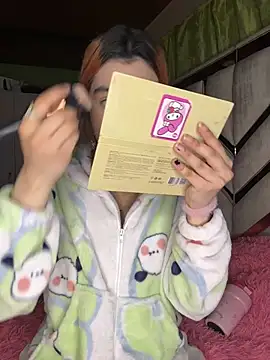 Snapshot of Nana-Komatsu chatting on 06-24-26, 05:06 Nana-Komatsu online show from 06-24-26, 05:06