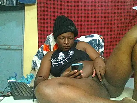 Snapshot of Ebony_creamie chatting on 06-18-26, 12:42 Ebony creamie online show from 06-18-26, 12:42
