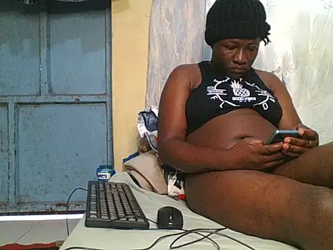 Snapshot of Ebony_creamie chatting on 06-20-26, 08:50 Ebony creamie online show from 06-20-26, 08:50