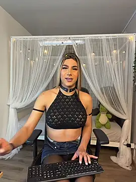 Snapshot of Martinaa_Rose chatting on 06-25-26, 12:53 Martinaa Rose online show from 06-25-26, 12:53