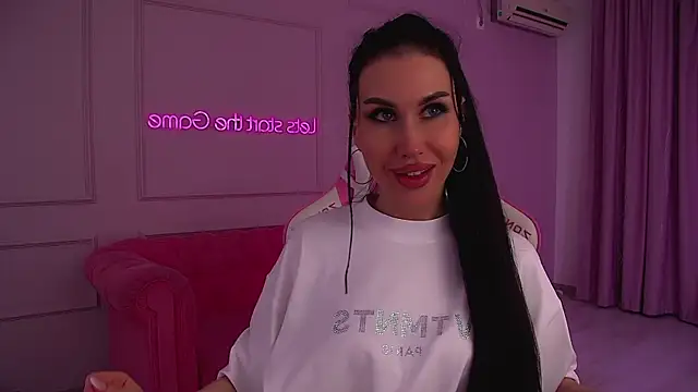 Snapshot of KaylaMous chatting on 07-18-26, 06:23 KaylaMous online show from 07-18-26, 06:23