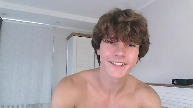 Snapshot of Eric_Crush chatting on 07-25-26, 04:54 Eric Crush online show from 07-25-26, 04:54