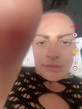Snapshot of inkgirl222 chatting on 06-18-26, 12:31 inkgirl222 online show from 06-18-26, 12:31