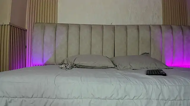 julimonroe  online show from 07-04-26, 02:07