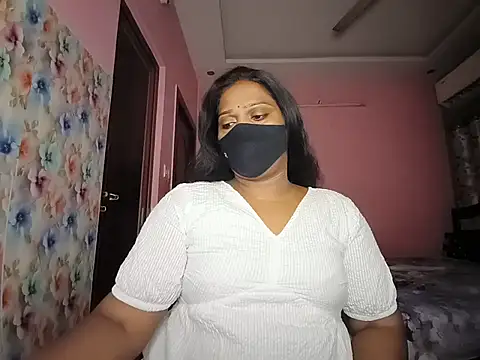 Snapshot of Meenakshy chatting on 06-25-26, 04:11 Meenakshy online show from 06-25-26, 04:11