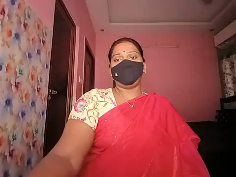 Snapshot of Meenakshy chatting on 07-01-26, 04:03 Meenakshy online show from 07-01-26, 04:03