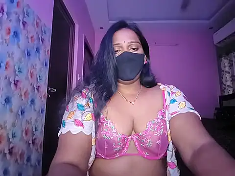 Snapshot of Meenakshy chatting on 07-07-26, 06:47 Meenakshy online show from 07-07-26, 06:47