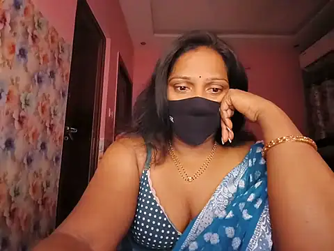 Snapshot of Meenakshy chatting on 07-12-26, 02:41 Meenakshy online show from 07-12-26, 02:41