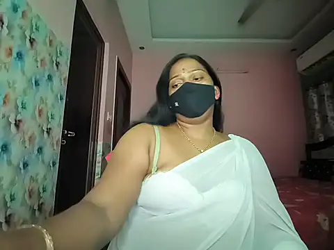 Snapshot of Meenakshy chatting on 07-14-26, 02:56 Meenakshy online show from 07-14-26, 02:56