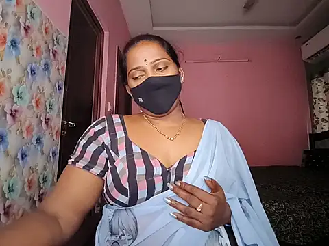 Snapshot of Meenakshy chatting on 07-17-26, 07:15 Meenakshy online show from 07-17-26, 07:15