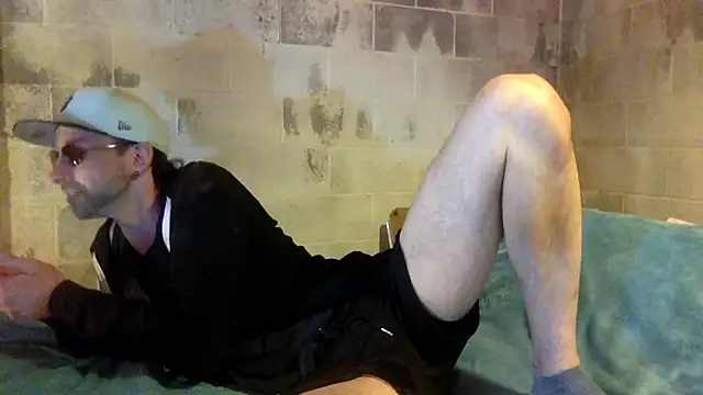 Snapshot of thierrybae chatting on 06-12-26, 10:41 thierrybae online show from 06-12-26, 10:41
