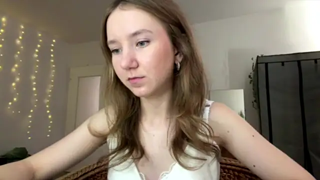 Snapshot of smalllisa chatting on 06-24-26, 02:49 smalllisa online show from 06-24-26, 02:49