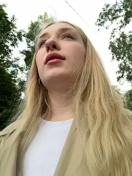 Snapshot of Polly_Pop chatting on 06-26-26, 04:33 Polly Pop online show from 06-26-26, 04:33