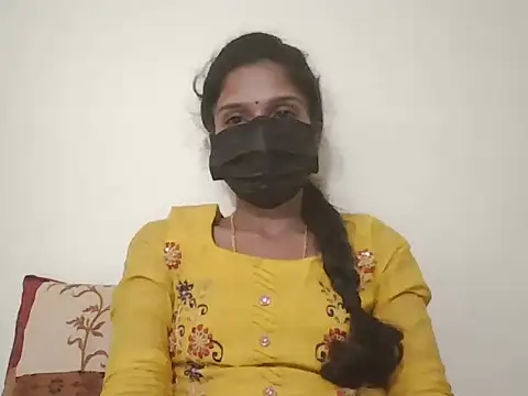Snapshot of Sravanthi52 chatting on 06-06-26, 01:38 Sravanthi52 online show from 06-06-26, 01:38