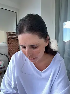 Snapshot of JadeLucy chatting on 07-24-26, 01:20 JadeLucy online show from 07-24-26, 01:20