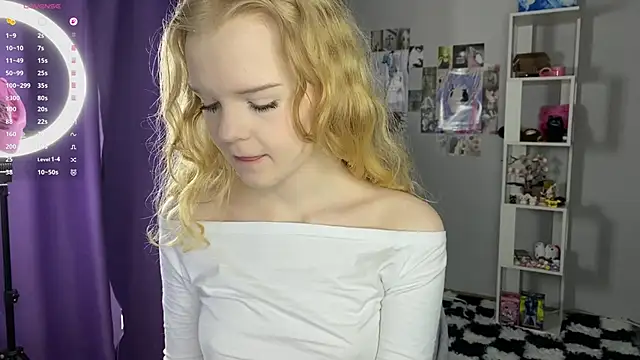 Snapshot of evetease chatting on 06-15-26, 04:36 evetease online show from 06-15-26, 04:36