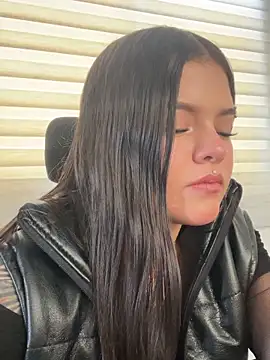 Snapshot of Camila_Duarte_2 chatting on 06-19-26, 04:00 Camila Duarte 2 online show from 06-19-26, 04:00