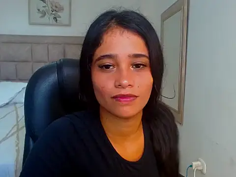 Snapshot of Samanthafinexxox chatting on 06-11-26, 05:00 Samanthafinexxox online show from 06-11-26, 05:00