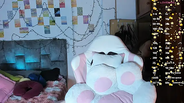 Snapshot of AngelGlow chatting on 06-10-26, 04:23 AngelGlow online show from 06-10-26, 04:23
