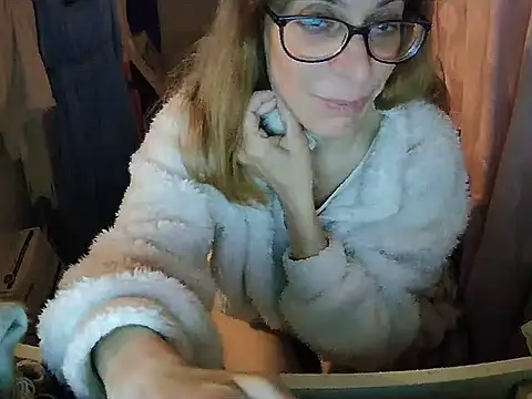 Snapshot of Aphrodity_Roxx chatting on 07-18-26, 12:59 Aphrodity Roxx online show from 07-18-26, 12:59