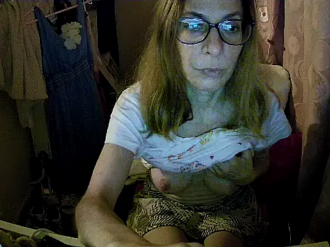 Snapshot of Aphrodity_Roxx chatting on 07-18-26, 11:30 Aphrodity Roxx online show from 07-18-26, 11:30