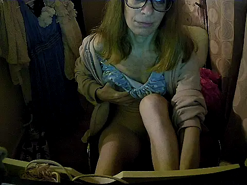 Snapshot of Aphrodity_Roxx chatting on 07-31-26, 09:47 Aphrodity Roxx online show from 07-31-26, 09:47