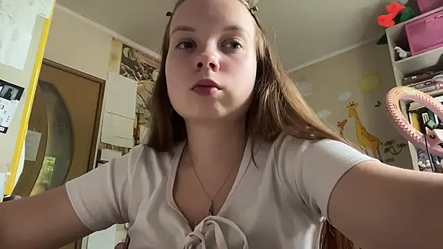 Snapshot of Aileyn chatting on 06-17-26, 08:17 Aileyn online show from 06-17-26, 08:17