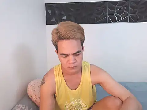 Snapshot of yourmikexxx chatting on 07-07-26, 12:53 yourmikexxx online show from 07-07-26, 12:53