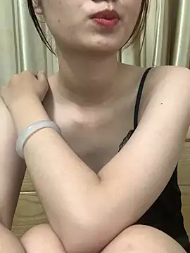 Snapshot of -Hinne- chatting on 06-15-26, 03:58 -Hinne- online show from 06-15-26, 03:58