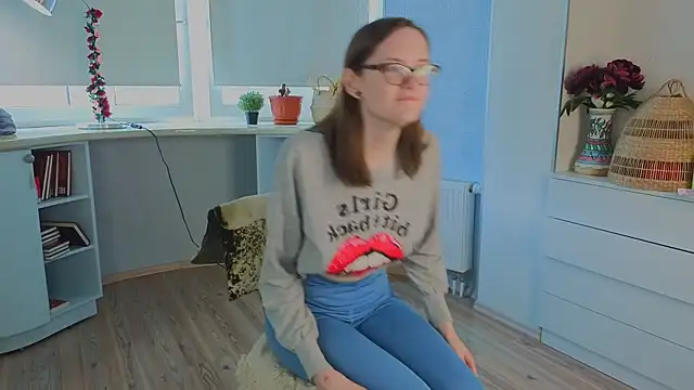 EstelaWeninger online show from 06-17-26, 04:04