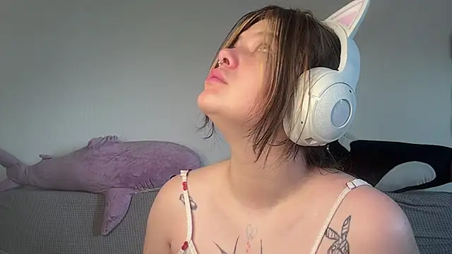 JessLuck online show from 06-10-26, 08:35