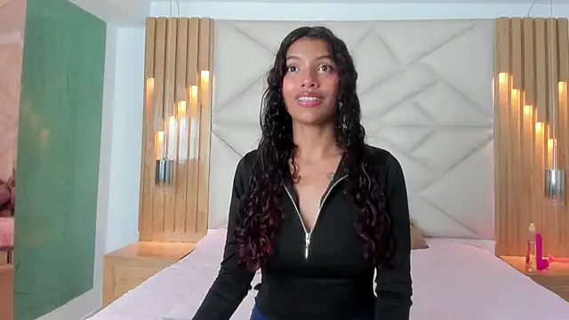 Aylin valerie online show from 06-18-26, 07:29