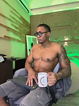 LoganVarela online show from 07-07-26, 12:09