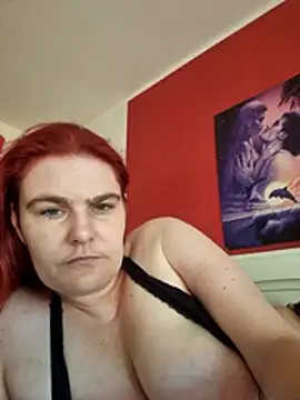 Snapshot of GoldenWifee chatting on 06-18-26, 09:14 GoldenWifee online show from 06-18-26, 09:14