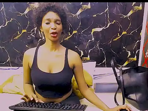 Snapshot of Caramelminxx_ chatting on 06-15-26, 08:05 Caramelminxx online show from 06-15-26, 08:05