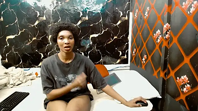 Snapshot of Caramelminxx_ chatting on 07-12-26, 07:32 Caramelminxx online show from 07-12-26, 07:32